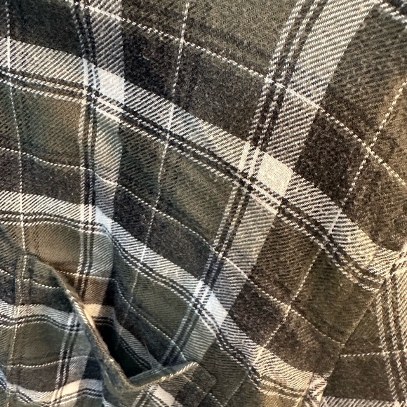 American Eagle Women’s Flannel - Picture 3 of 3